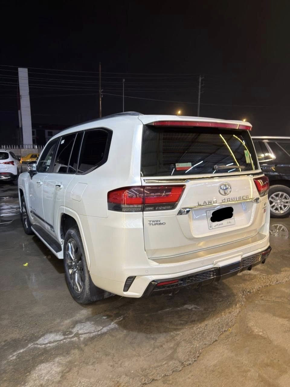 السلام عليكم
لاندكروزر للبيع 

موديل 24 

الفئه VX فول مواصفات 

الممشى 50 الف كيلومتر 

السياره كفاله عامه نضيفه بمعنى الكلمه 

السياره بغداد خصوصي

السعر 77,000$ وبيها مجال 

للتواصل ***********
