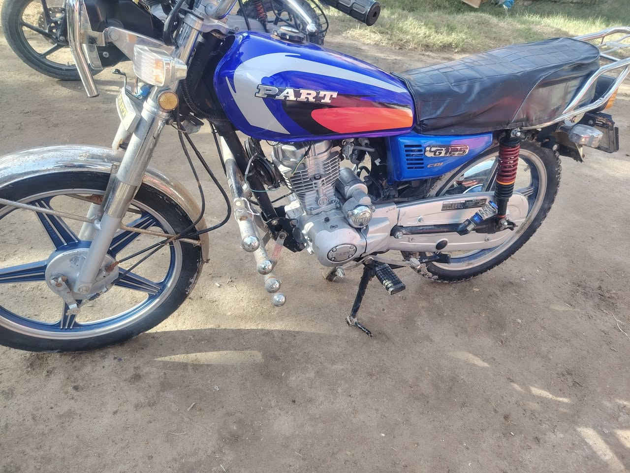 بارت للبيع  مركز الناصريه موديل 22 اوراق اوصوليه الدراجه من الطول للطول شغاله نكره سلف هندر  وكلشي بيه جديد ونظيفه السعر  725.000الف قفل اذا مو شراي فدوه لتعبني لان شغلي دلفري ودوم مشغول بالطلبات ***********
