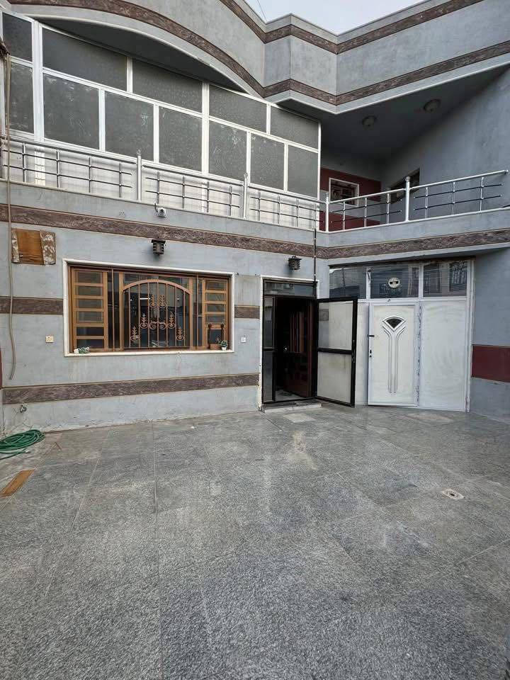 #للايجار____في____السيدية
بيت مساحة 140م نظيف 

يحتوي على اربع غرف نوم وصالة ومطبخ وخدمات 

قيمة الايجار:مليون وربع قفل 

للاستفسار:***********

او زيارة مكتب الفهد الهندسي للمقاولات العامة/شارع جامع الاقصى مقابل مكتبة الحكم سنتر
