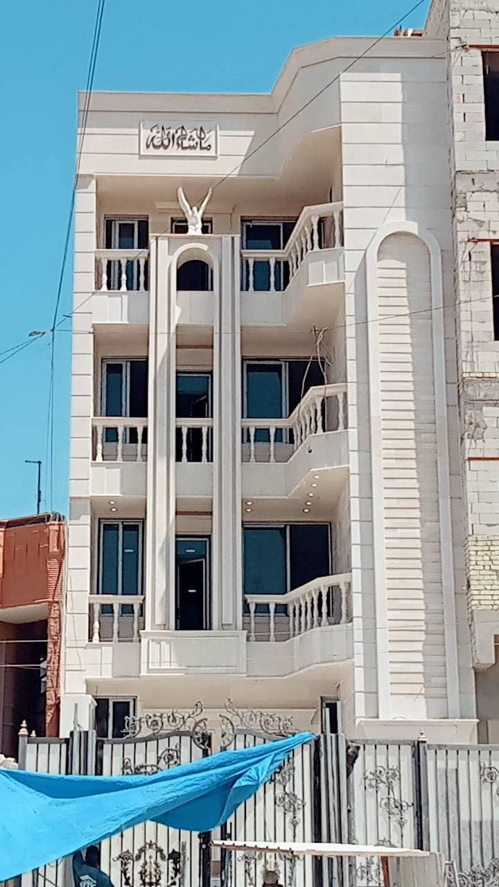 سلام عليكم شغل درجه اولى وضمان العمل تغليف مرمر وجلي للاستفسار ***********
 مهندس احمد للمقاولات العامه
