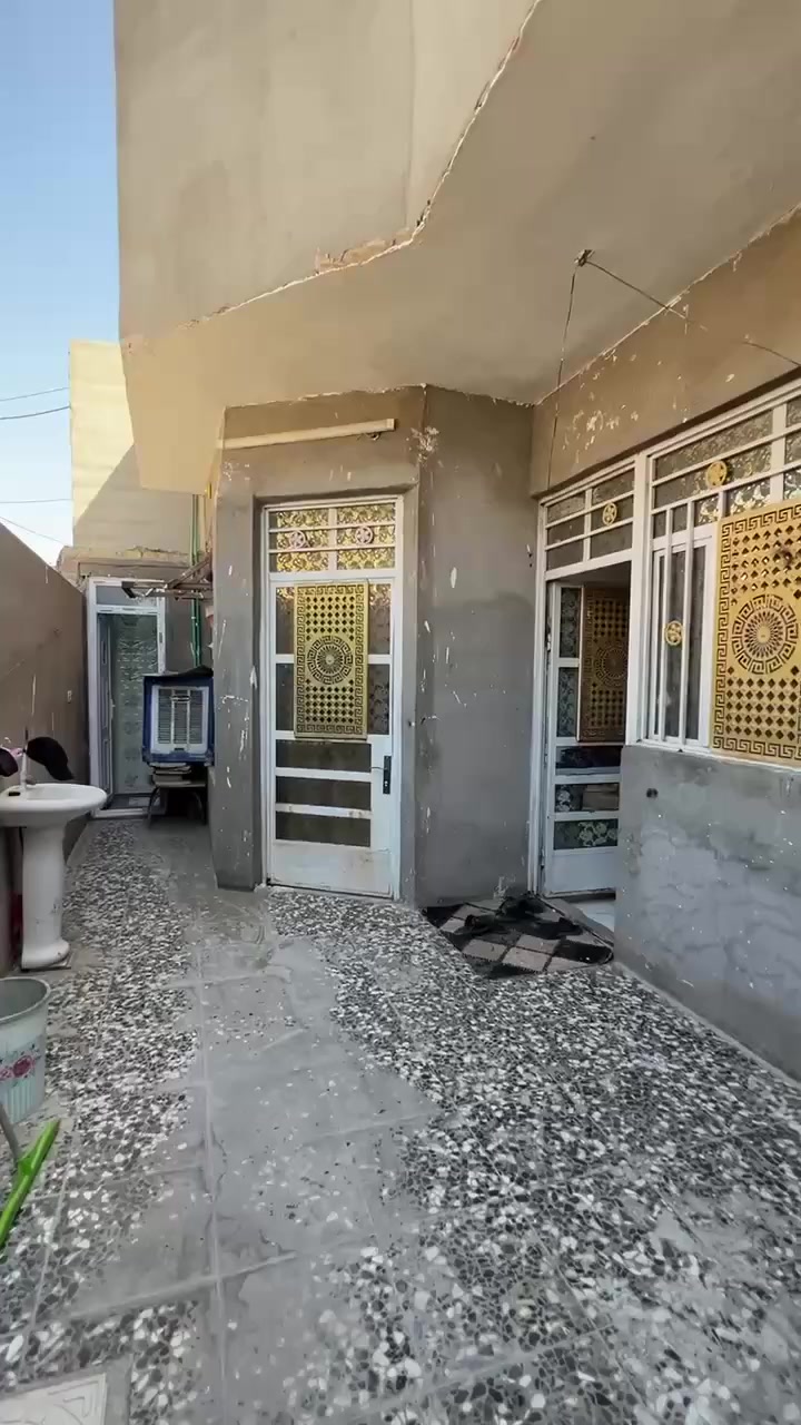 السلام عليكم بيت للبيع الحبيبيه الستكشافات شارع 100 مربع بناء حديث مساحه 110 طابقين يحتوي ع غرفتين وصاله واستقبال وحمام خارجي و2داخلي ومطبخ حار كامل
للاستفسار: ***********
