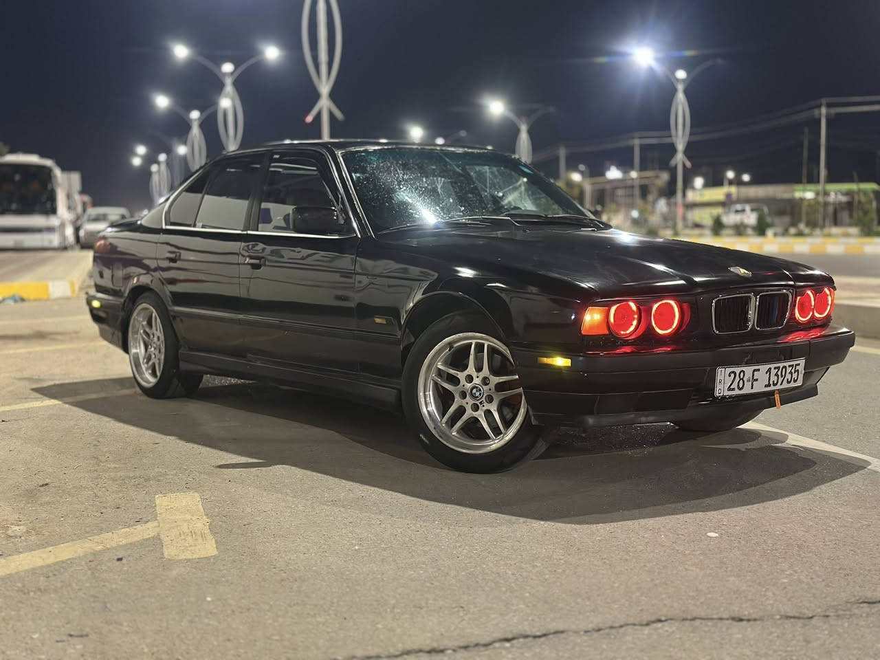 بي ام 525 بليته وسنويه موديل 90 محرك مسكر فانوس 
بسمي سنويه للـ2031 سياره جاهزه من كلشي كير ومحرك وحداديه وكهربائيات وتخم تاير جديد وغرفه جديده جاهزه للاخير ، عليها كت M بالكامل (ويل m17,دووسm , كشنات m , مري منفصل m, دعاميات امامي خلفي m ، سبايدر جنطه m ) مكاني ناصريه مركز سعرها 47    /    ***********
