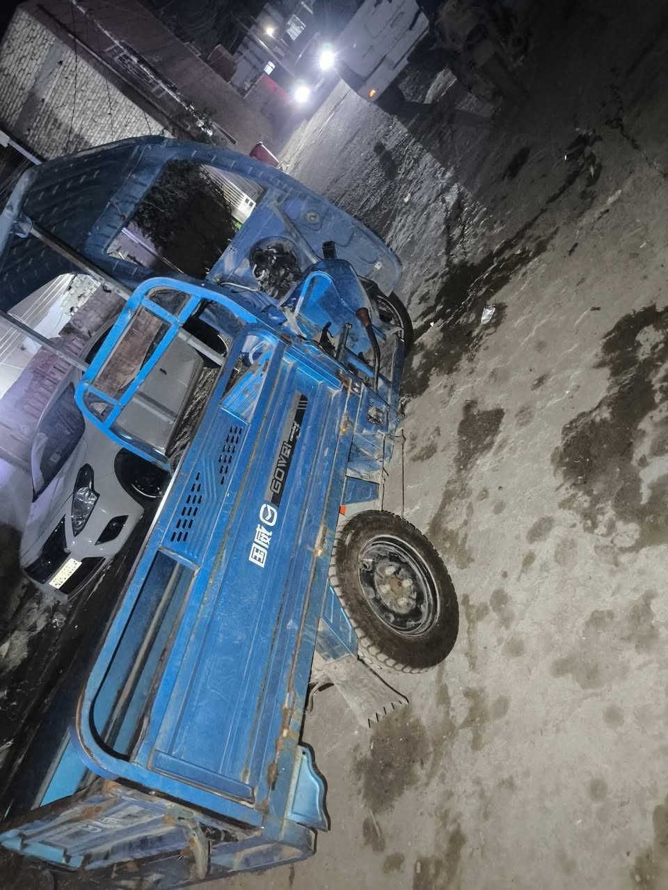 سلام عليكم ستوته عل شحن للبيع مستعجل على بيعته اسعر 400وبيه مجال حك الجيه العنوان بغداد شعب رقم ***********
