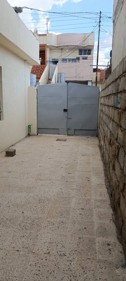 دار للايجار حي الساهرون
 بالقرب من اسواق عيسى 
مساحة الدار 100متر 
غرف نوم هول حمام  مطبخ استقبال 
للاستفسار الاتصال على الرقم 
***********
