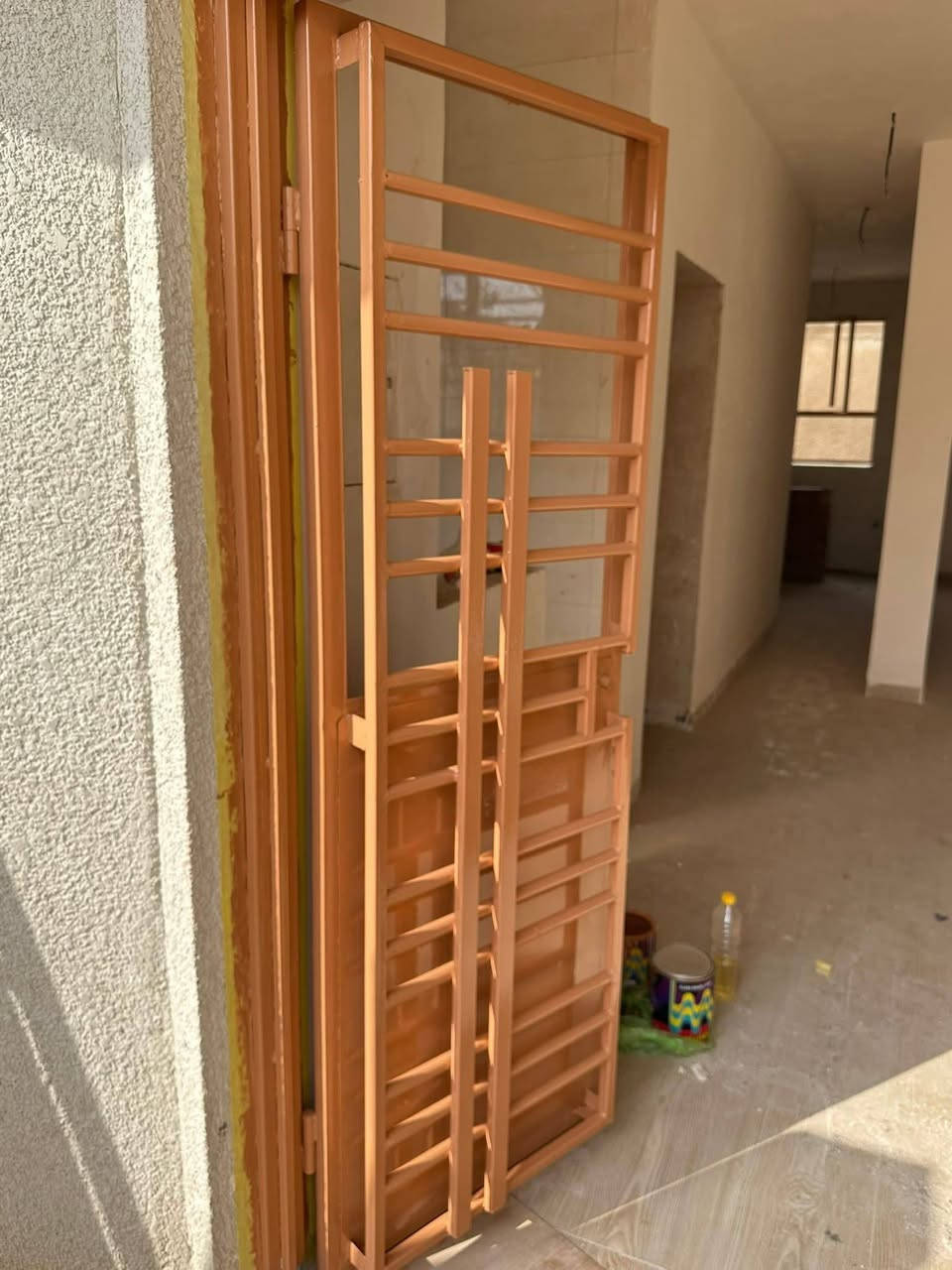 صبغ وتنضيف بيبان وشبابيك ومحجرات درجه اولى بسعار مناسبة الاتصال عل رقم *********** أو مراسلتي خاص وتدللون 🌷
