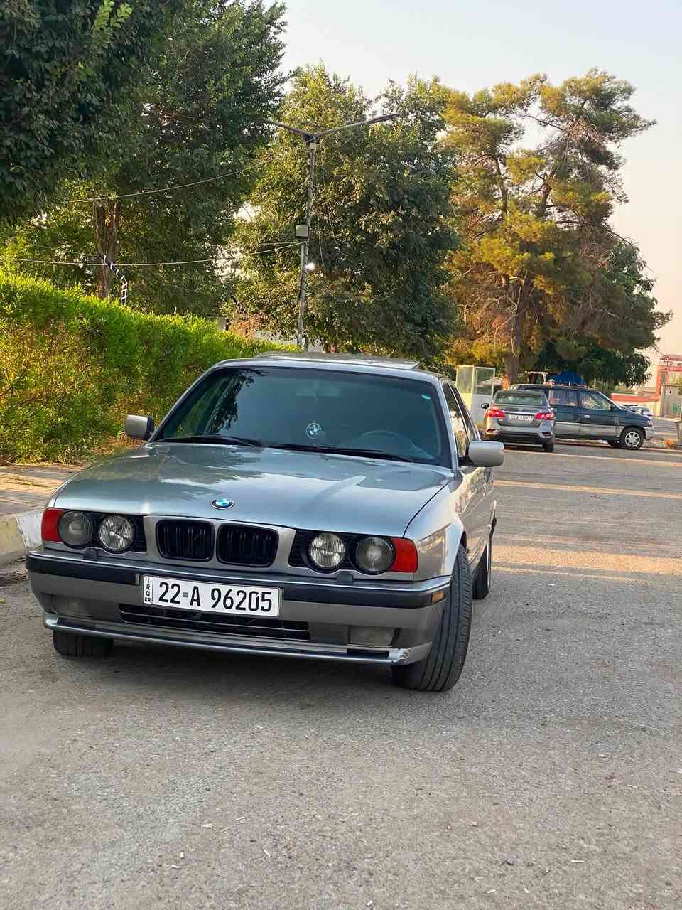 السلام عليكم 

BMW525 ديجيتال
موديل 92 
رقم أربيل هزه سنويه كله جديد بسمي
سلايت 3طكات
كير أوتوماتيك 
فول سبورت
تبريد تدفئه
أربع جامات كهربائي
قفل مركزي
دبل ايرباك
كشتات جلد 
تثبيت سرعه 
حجر بيئه موجود بيه 

السياره بدون ضربه اول صبغ اله بيه تصفيه معجون كلش كلش قليل
السياره خير من الله كير ومحرك بل شرط  وصدر تايرات كله جديد شغل وطلع وين ميعجبك تراي
السياره ممتعوبه وبل واقع احلا من الصور وبيه دفتر بانزين
السعر 77 وبس مجال 
مكان السياره كركوك 
***********
