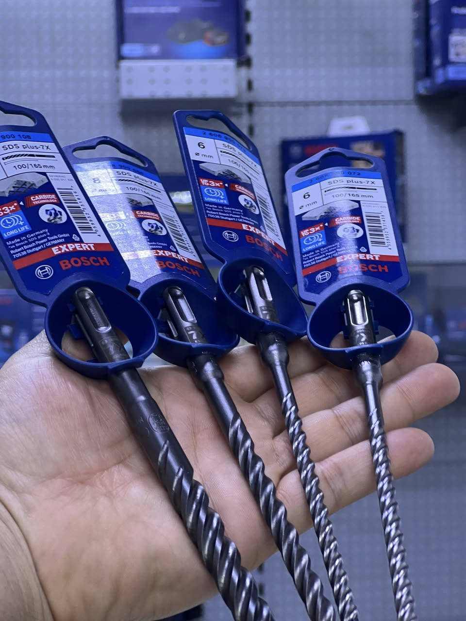 برايم بوش الالمانية اللون الأزرق
كمية متوفرة ب أسعار مخفضة للقياسات المتوفرة 
٧ - ملم متوفرة أيضا
Al-Ertikaz Bosch-***********
