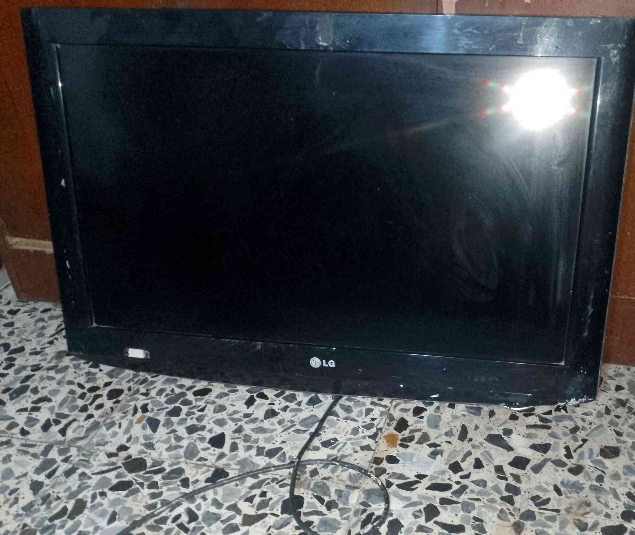 سلام عليكم ابلازمه للبيع نوع LG فقط قاعدة الHD عطلانه بس تشتغل على الفيش الاوان سعره 30 وبيهه مجال بسيط ملاحضه حجم 32 الله يخليكم الي ميشتري لايعلق وبس يعامل


**إذا كنت صاحب هذا الإعلان وتريد حذفه لأي سبب، رجاءا أرسل رسالة إلى الدعم الفني**