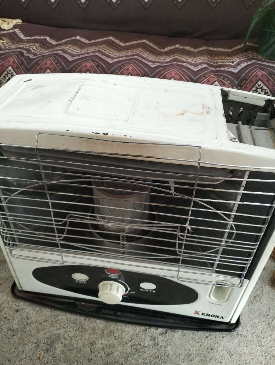 السلام عليكم .عندي هذوله الصوبتين بيهم عازل للحرارة لاطفال للبيع وحدة جديدة سعرها ٤٥ 
والاخرة ناقصها باب وفتيله وشغاله سعرها ٢٥
مكان جانب االايمن وهاي رقمي ***********
