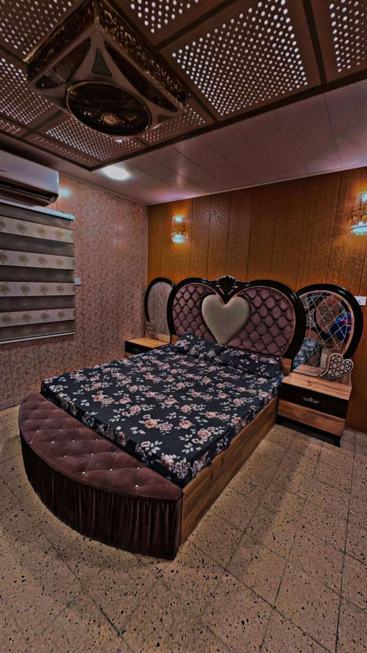 للبيع على مبادره كامل او نص شرط معامله كامله او مراوس قطعه او بيت تفليش حسب القناعه 200 متر طابو ملك صرف باسمي يحتوي على 4  نوم واستقبال ومطبخ وملحقات داخل وخارج وايضآ طالع من بيت محل موقع الدار على ساحه عنوان بغداد الشعب الجمعية خلف عمار ابو الدهن السعر 270 مليون للاستفسار ***********
