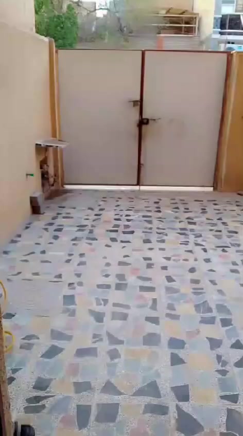 السلام عليكم
يوجد دار للبيع مساحته ١٢٠متر يحتوي على ٣ طوابق بناء حديث سنه ٢٠٢٢ واجهه ٦ _نزال ٢٠
العنوان: الشعب_سوق شلال_ الفلكه الثانيه_ محله٣٣٥_ زقاق١٧_دار٣
للتواصل او الاستفسار الاتصال بالرقم:***********
