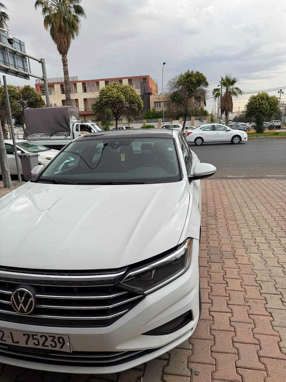 Jetta SEL 2021 
جيتا فول فول مواسه فات 
سه ياره كه زور خاوينه و يه ك ده سته 
ته نها 28,000mile رويشتوه 
موديل ٢٠٢١ 

بونيد و چاملغي سه ياق صبوغة ئيرباگ سيسته م كراوه 
چاملغي دواوه تعديل 

بصمة-شغال-پانوراما-كوشين جلد-هيتر-خزن-
ئاوينه رادار -راداري پيشه وه راداري دواوه - 
لايت ليد - كاميرا - بريك بصمة- شاشه ئه ليكتروني ……زور مواسه فاتي تر 

رقم شانصي 
‏3VWG57BU6MM025896

نرخ 161 ورقة مجاليكي كه م 
ژماره ي خاوه ن 
*********** أربيل, العراق
