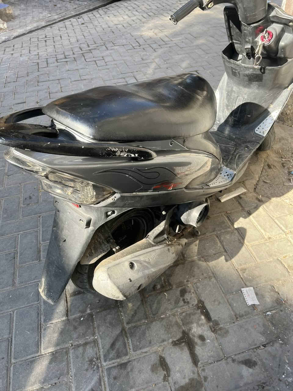 سلام عليكم دراجه ماكس عداله اي نقص مابيه دراجه مكينه مكفوله بيه دمام وتايرات جدد شلعه معدل اشك الكاع تشتغل نكره سلف الكهربائيات شغاله كله الدراجه احله من الصوره الرقم *********** السعر 700 وبيه مجال حك الجيه
