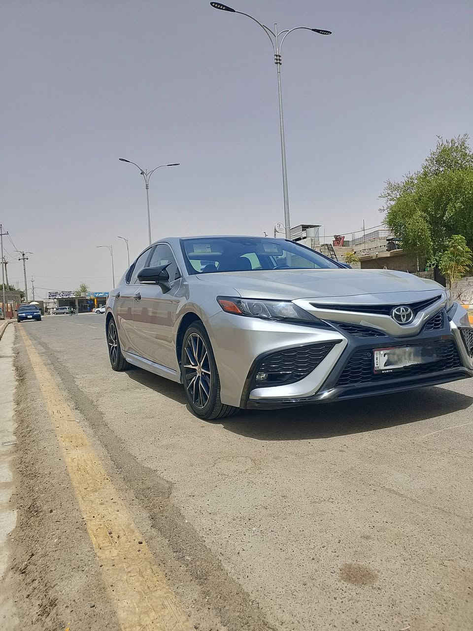 سلام عليكم تويوتا كامري امريكي 2023 SE لون سلفر 🤍 حادث /بس بونيد بدون اي دواخل رقم جديد وبسمي السعر 235 وبيه مجال رقم الهاتف ***********
