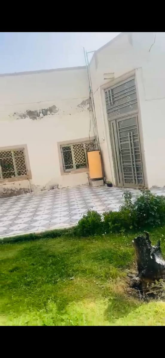 دار للبيع مساحة ٢٢٠ متر طابو زراعي سند ٢٥ بيه غرفتين نوم وصالة واستقبال ومطبخ وكليدور وحمامات داخلية وحمامات خارجية وحديقة  بناء قديم بس رممته قبل سنة تقريبا
الموقع من عمود ١٧٠ طريق كربلاء بغداد وتنزل مسافة ٦٠٠ متر مقابل مجمع الرحمان السياحي في منطقة حي البرج
اكو يمه حسينيات يجون بيها زوار وهوه قريب على شارع الزوار
السعر85قابل لتفاوض 
للتواصل والاستفسار:

واتساب: ***********

ملاحظة: المراسلة عبر الواتساب فقط، نعتذر عن استقبال الاتصالات المباشرة.
