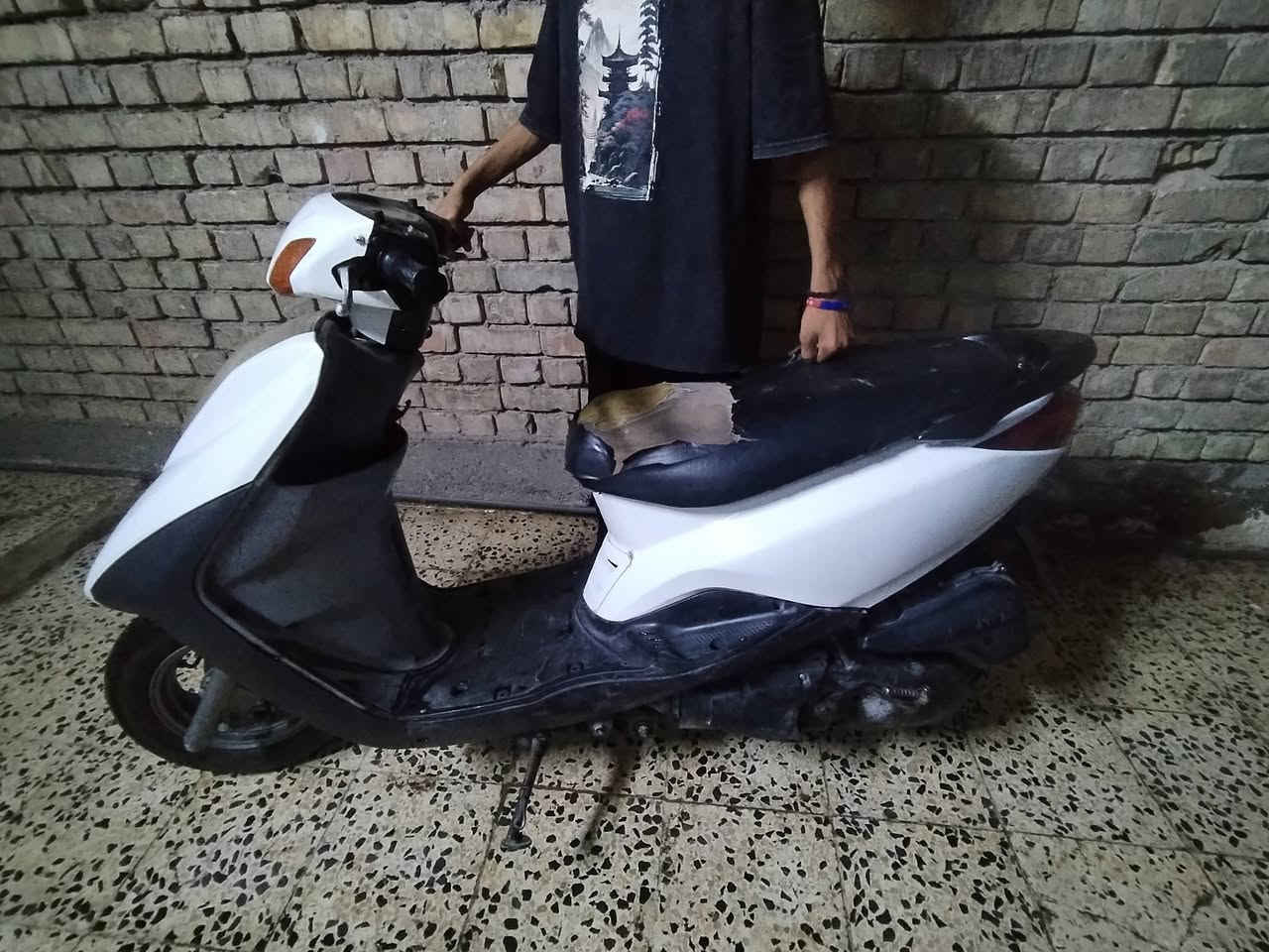السلام عليكم عندي دراجة بريز نكره سلف هندر كلهة شغالة مابيهة اي نقص مكاني العبيدي سعر 400وبيهة مجال الهاتف ***********

