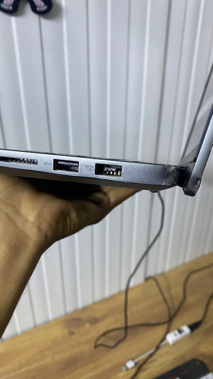 سلام عليكم  متوفر لابتوب لينوفو ايديا باد
معالج i5 gn11
ذاكرة 512 ssd
عشوائية 16 نوع ddr4
الكرت انتل ايرس اكس مدمج ٨ كيكا
نضافة الحاسبة ٩٠بلمية فقط شخوط بسيطة وبيها مشكلة منفذ واحد من الusd مكسور الباقي كلة شغال انارة بل كيبورد نوع الشحن تايب سي مع شاحنة لينوفو اصلية ٤٥ واط بصة اصبع مدمجة مع زر البور وبصمة وجه
سعرة 450 مكاني بغداد الاعضمية  رقمي ***********
