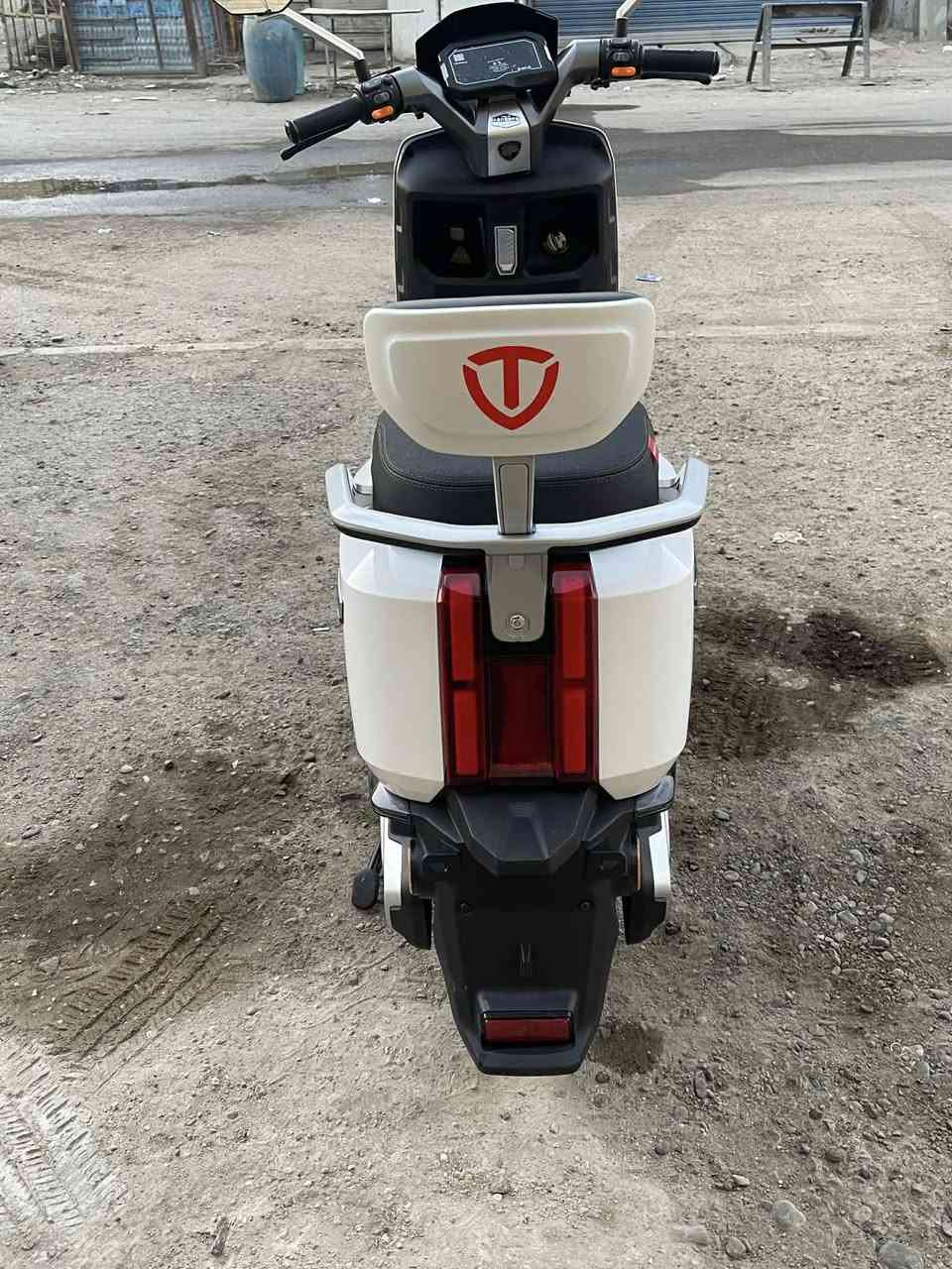 دراجه شحن ثلج مديل 2025
6بطاريات 
اشياير يمين يسار وبيها دبل 
الايت سكن وزنون عالي 
بصمه مو سويج 
تمشيك فوك ال75بل شحنه الوحده
دراجه جديده لمعنه الكلمه حساسات كلها شغاله 
السعر 900 موجود واتساب *********** 
    مكان بغداد شيخ عمر
