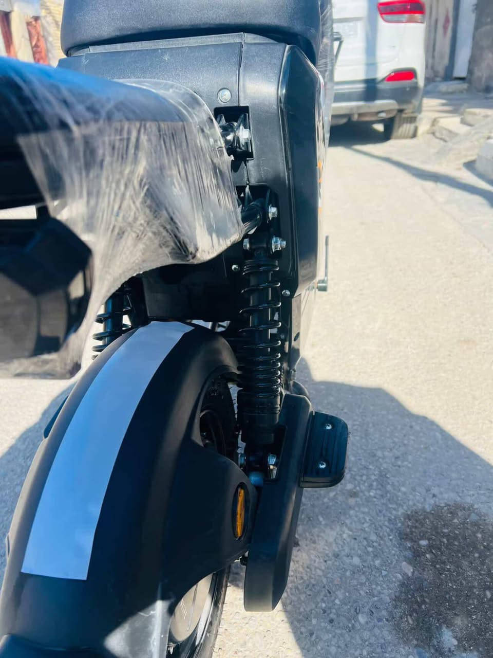 سلام عليكم
دراجه شحن R9
دراجه جديده صاله اقل شهر بطاريات جديدات  بيه حساسات بره و كدامه تشغيل علا بعدد 
عنوان ناصريه حي اريدو 
رقم ***********
