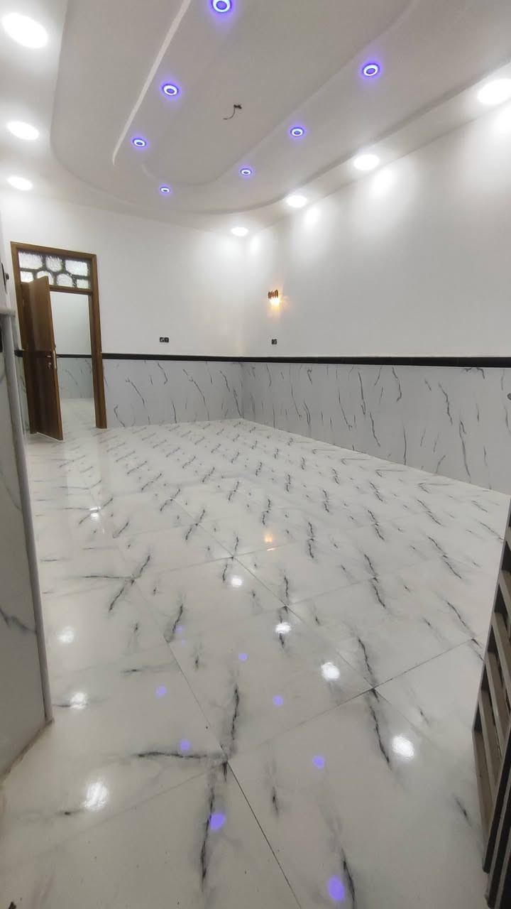 دار للبيع المساحه 200 متر بناء درجه اولى وحديث حي نهاوند الثالثه
قرب المدرسه رقم الهاتف ***********
