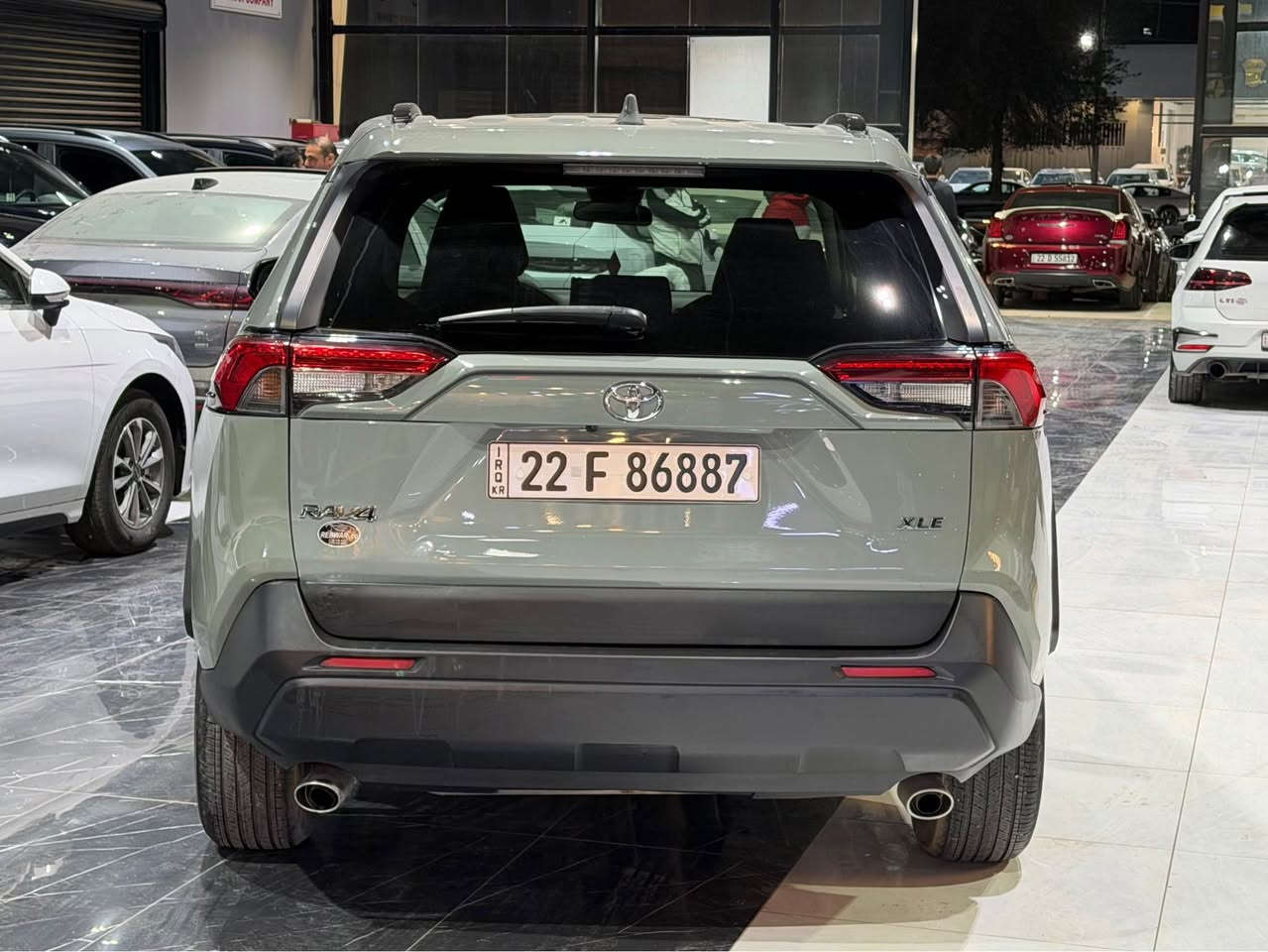 السلام عليكم
 نوع سيارة : تویوتا راف٤
موديل : ٢٠٢٢
لون : سمنتي مرغوب ✅
مواصفات : XLE ((فتحة-كشن كهرباي-شاشة -كاميرا-بلاجكتور-صندوق شفط-تبريد مركزي-خط مسار-تحكمات ستيرن-مرايات رادار))
سيارة وارد امريكي : بدون صبغ ✅
بدون ارباك✅
مكانين تعديل بارد ظربة من خلف
مكان : اربيل شارع ١٠٠ م 
معرض ريبوار سالار
***********
سعر : ٢٤٥ ورقة 
2T3W1RFV8NW190633 أربيل, العراق
