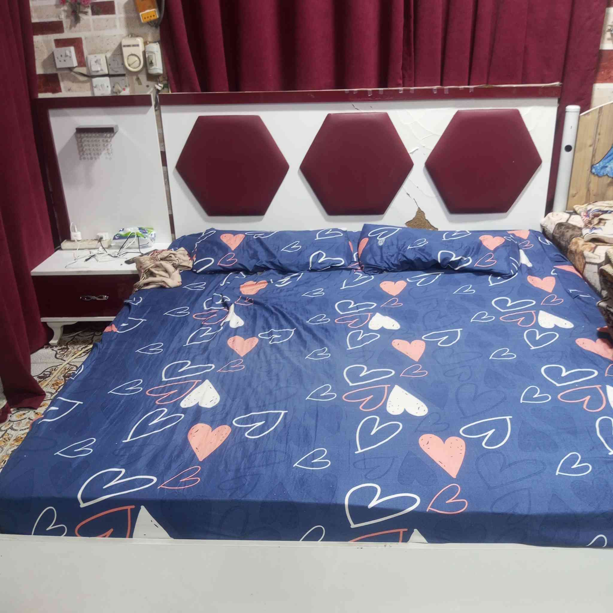 سلام عليكم غرفه للبيع سعره 600وبيه مجال***********
