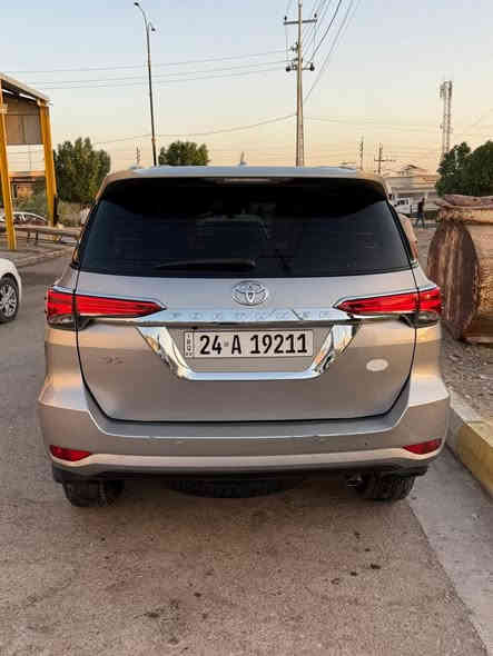 السلام عليكم 
تويوتا فورتشنر 2019 فول ١ع وحد
ماشية 115 الف كيلو وقابل للزيادة 
#شركة SAS  باسمي 
-محرك 4 سلندر VVTI.2700
2-بصمة دخول ذكي
3-فورويل +قفل دفلوك 
4-كير اوتو +شفتات ستيرن ترجيع نمر
تحكم استيرن جهتين
5-وضعيات قيادة Eco+PWR
6_نضام مانع انزلاق 
7-حساسات خلفي 
8-مري كهرباء شفط +اشارة 
9_شاشة كبيرة Car play
10-كامرة بلاد +GPS 
12-منفذ شحن 
13-ثلاجة 
14-صاج +ستيرن حياكة 
15-عوارض اعلى سقف المركبة 
16-المصد الأمامي كروم +بطانة محرك 
18-بك لايت LED
19-كروز مثبت السرعه 
20-قطع تبريد عدد 3+ لوحة تبريد بيانو 
21-عدد المقاعد 7 
22-ويل كب  17

السعر  278 ورقة 

ابواحمد 
***********
