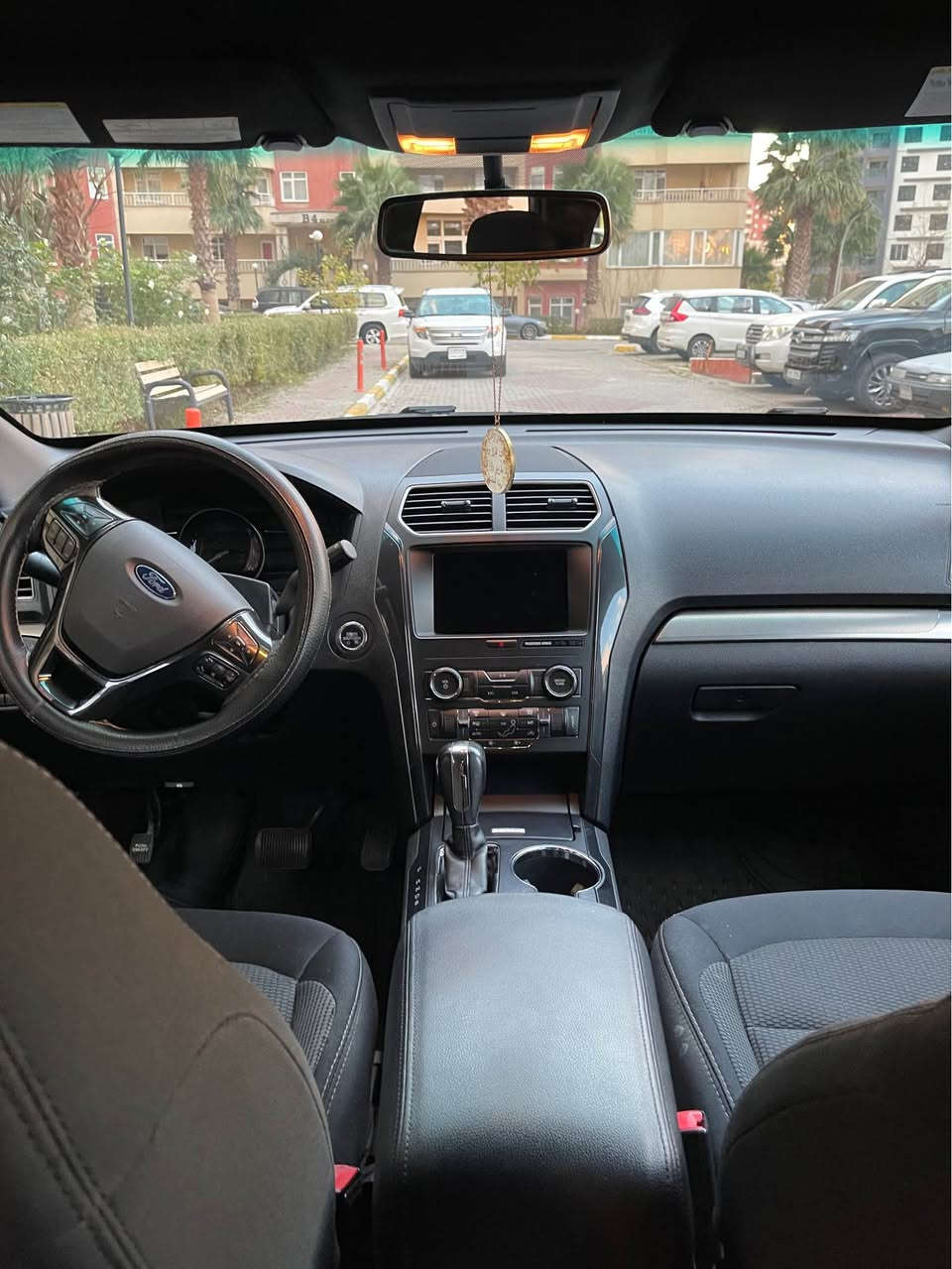 فورد اكسبلورر 2019 XLT 
محرك 3500
ماشية 100 الف ميل 
بصمة 
تشغيل عن بعد
شاشة كبيرة 
رادار بالمراية
صندوق كهربائي 
كاميرا وحساسات 
رقم جديد وسنوية جديدة 
الضرر قطعتين باب السايق والخلفة
السعر: 182$
مكان السيارة في السليمانية
رقم الهاتف *********** السليمانية, العراق
