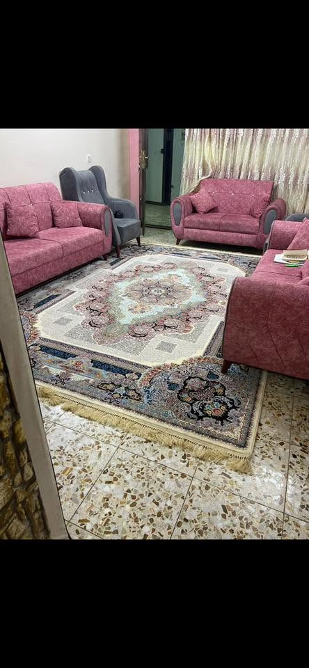 تخم 10 مقعد نظيف جدا  بس يرادله غسل السعر 150
التواصل عالرقم ***********
