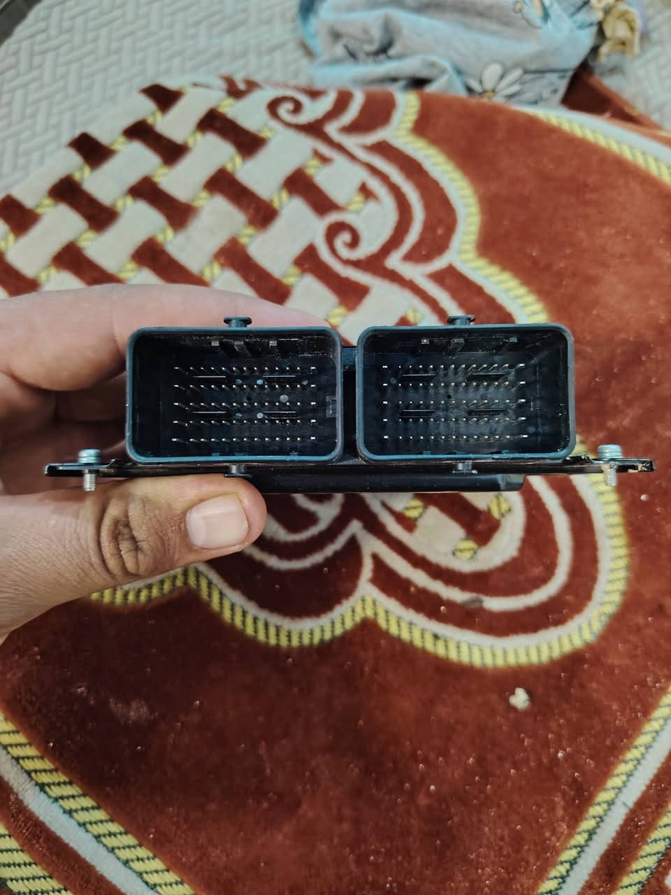 السلام عليكم عقل سياره فاو ان فايف موديل 2013 اريد ابيع العقل جديد وتاخذه على الفحص السعر 150 مكان بغداد الشعله قفل رقم ***********
