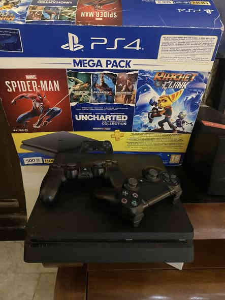 للبيع بلي 4 500gb نظيف مع زوج جوستكات اصلية   السعر 225000للاستفسار الاتصال ***********
