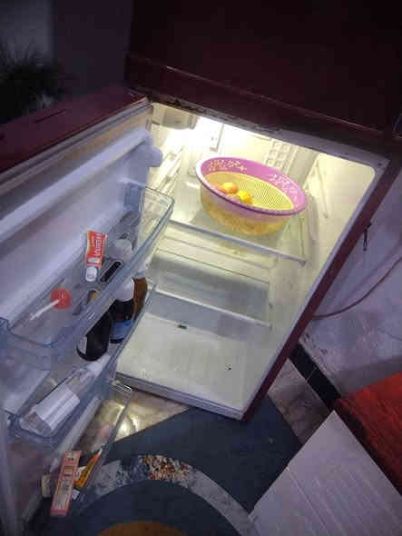 ثلاجه ب80جديده مادخله تصليح حجم وصط مال غرفه نوم سعر 80 ***********
