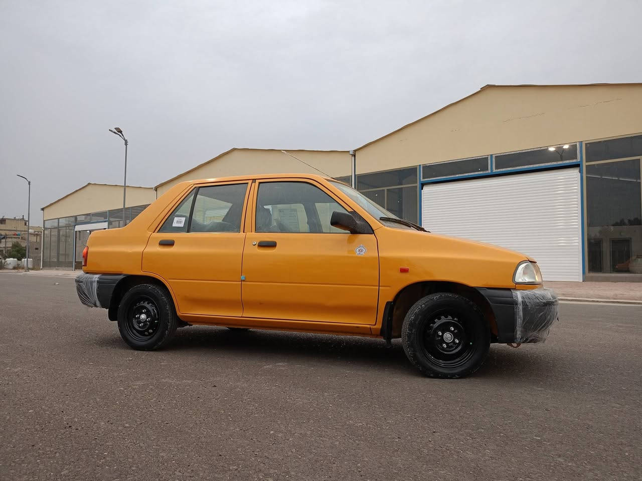 سلام عليكم سايبا موديل 2023بيه طخه بين الباب وجاملغ المامي مال سايق ومصبوغات درجه اوله باقي سياره كفاله كير محرك تبريد شواصي صدر تراي مال زيرو الف مذب عليه هيه مصفره وغرامات صفر تخم تاير هستوني شاده العنوان بغداد الستفسار ***********
