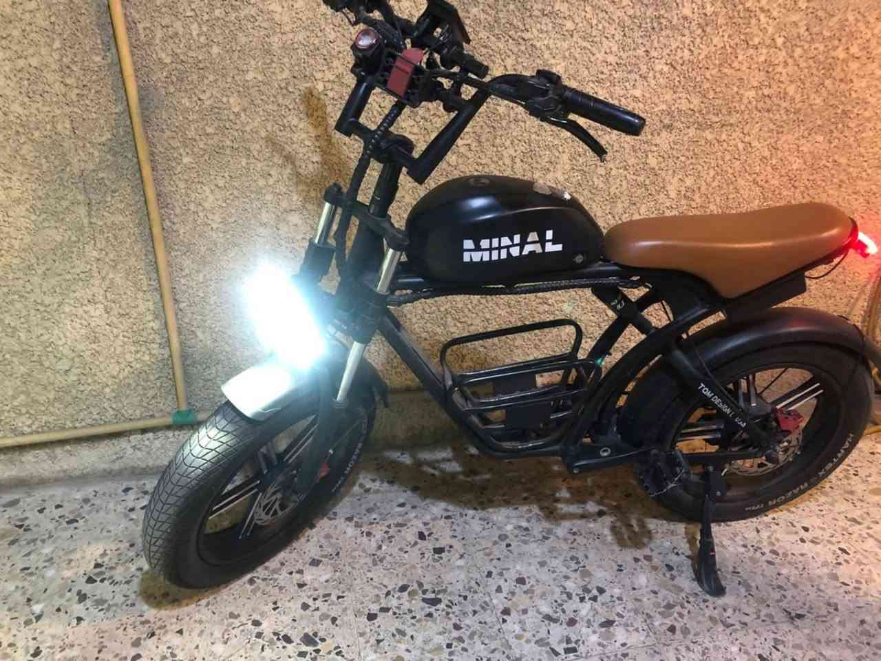 بايسكل شحن أصلي نظيف جدآ مستخدم قليل
للبيع والسعر مناسب جدآ  
ماركة MINAL
ضد الماء
ويل كب
حجم 20 
مصنوع مز الالمنيوم
يتحمل وزن 200 كيلو 
ماطور حجم 1000 واط
سرعة فعلية مع وزن الشخص تصل الى 50 كيلو متر 
بريك دهن هايدروليك دسك امامي وخلفي
شاشة عرض معلومات كبيرة ملونة ماركة key-disp 
أضاءة قوية جدآ عالي وناصي 
شحن موبايل USB 
دبل امامي هايدروليك 
دبل وسطي هايدروليك 
كير اصلي خلفي شيمانو 
يتميز بثلاث انظمة
1 بايسكل بايدر 
2 ماطور شحن 
3 بايسكل مساعد assistant
الاتصال على الرقم ***********
