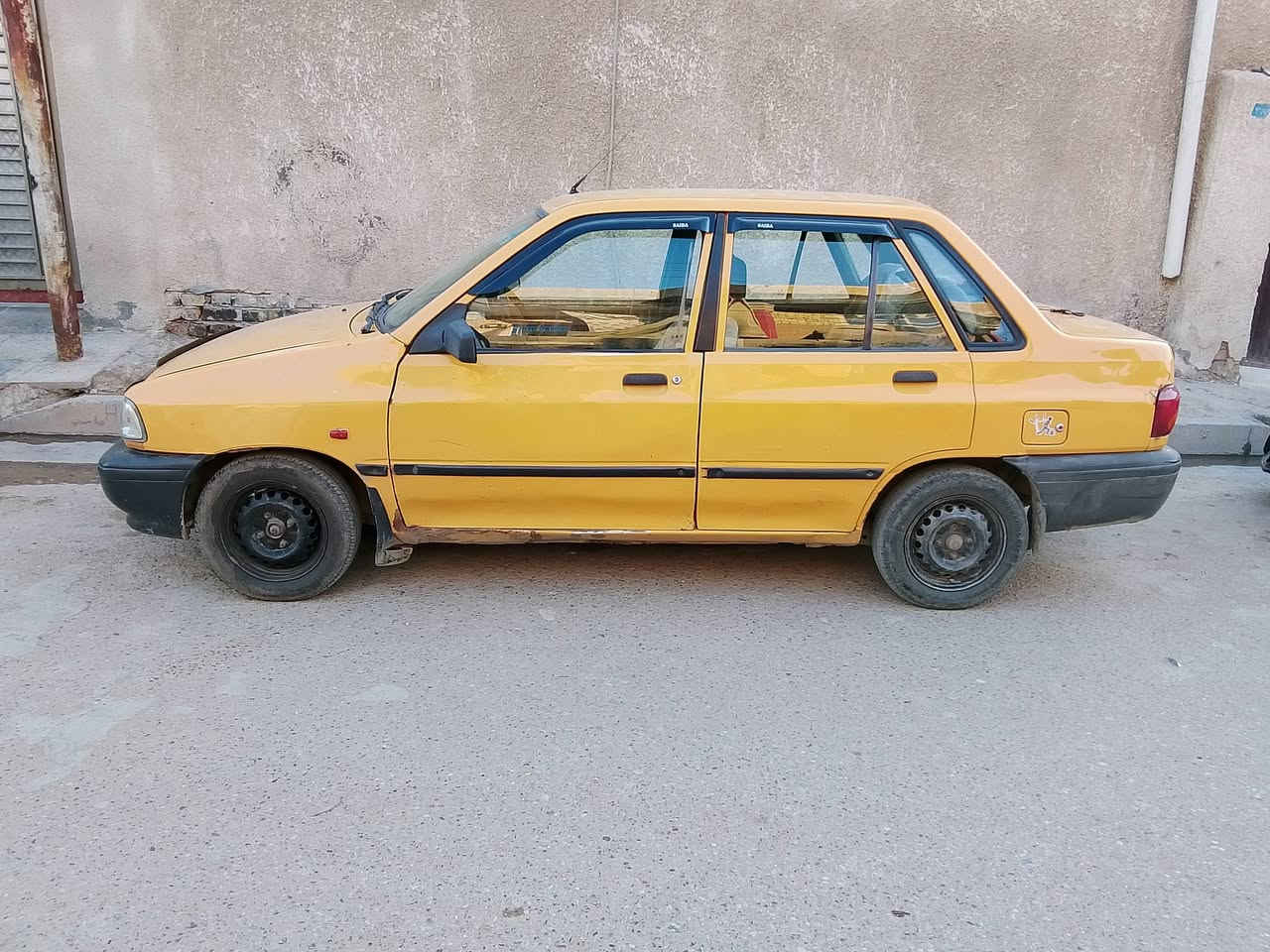 السلام عليكم سايبه مديل 12 هيه مصفره غراامات عليها ينقطع من سعر كير مكينه خير من الله عوزها بس حداديه شواصي معمره تعمير جيد جداً المكان بغداد شهداء العبيدي السعر 26 
***********
