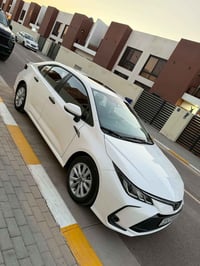 كورولا هايبرد 2025  ماشيه 9000 km فقط مكفوله من كلشي  ب١٥٥ بيها مجاال ...