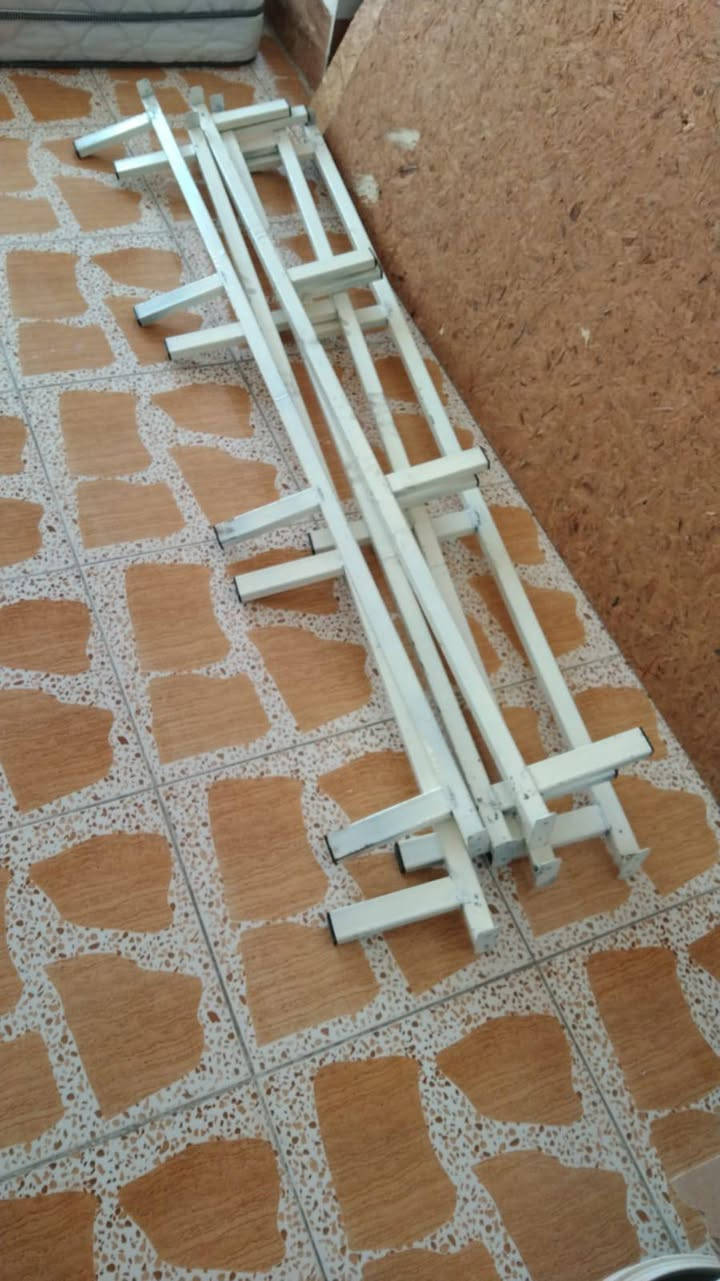 تخت نوم نفرين  للبيع مع فرشه
هاتف ***********
