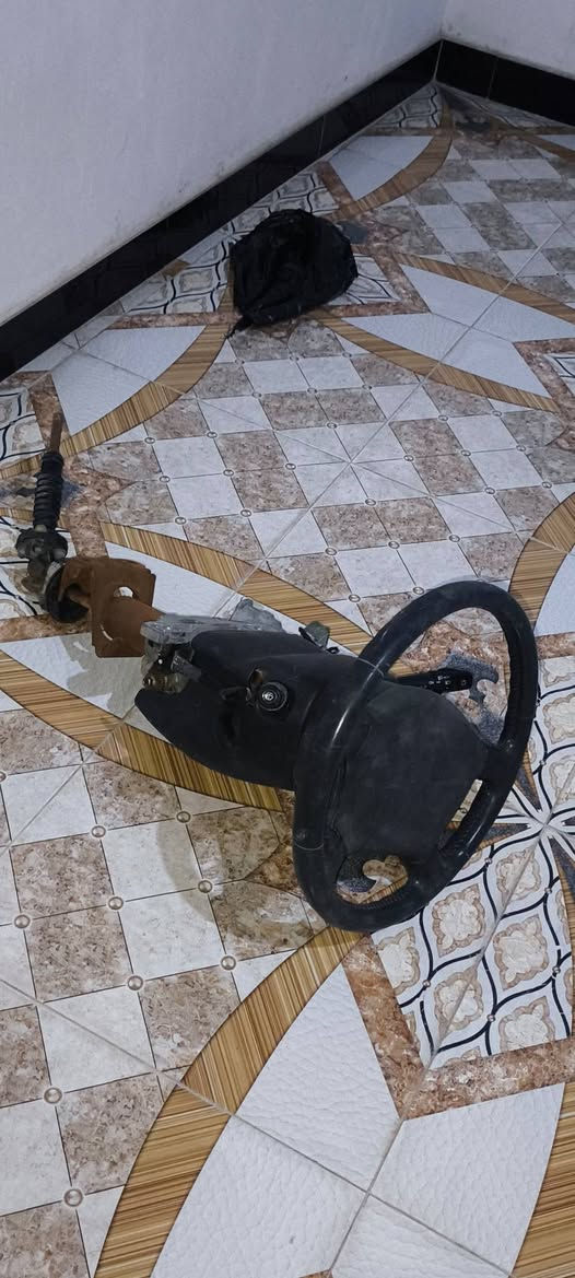 سلام عليكم.. االبيع رديتر مال مارك نضيف كلش سعره 40.... ودركه مال راس لثور هم نضيفة سعره40.. مكاني بصره ابو الخصيب هاذ رقمي متواجد ***********
