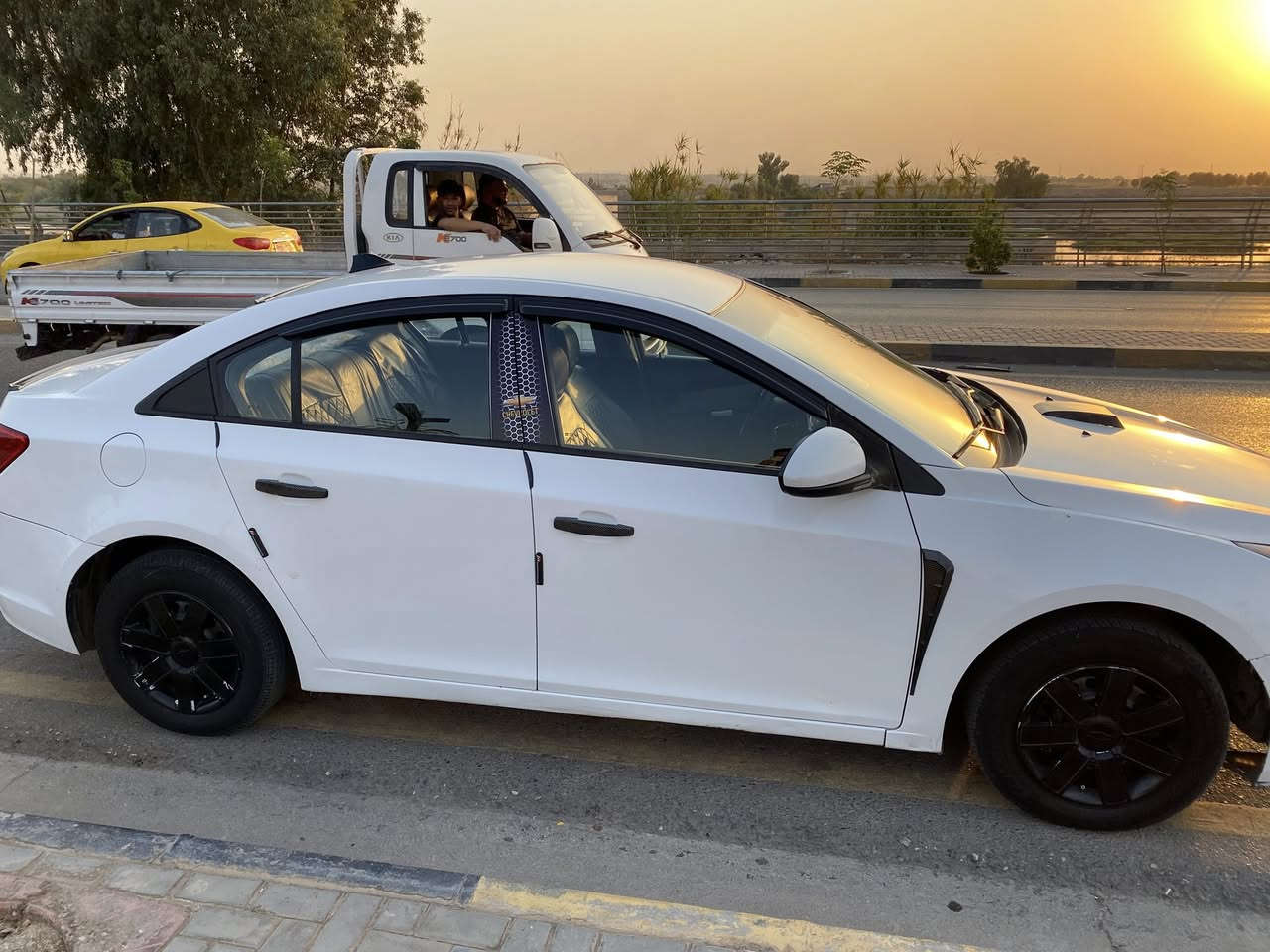 شوفليت كروز 2013
نص فول محرك 18مرغوب 
بونيد صبغ وبيها ملاحظات خفيفة سياره كامله بدون اي نقص
السعر 85$ 
***********
