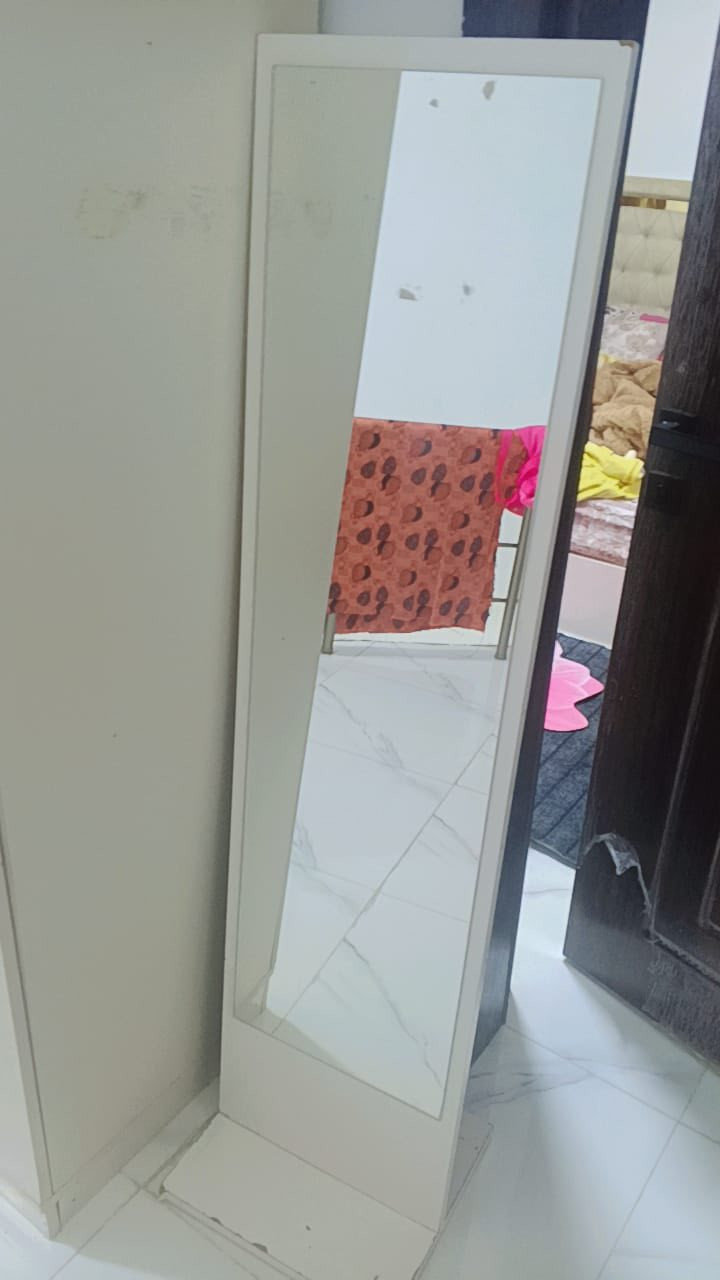 سرير مع مرايه عموديه. وشازلون مخزن للبيع


**إذا كنت صاحب هذا الإعلان وتريد حذفه لأي سبب، رجاءا أرسل رسالة إلى الدعم الفني**