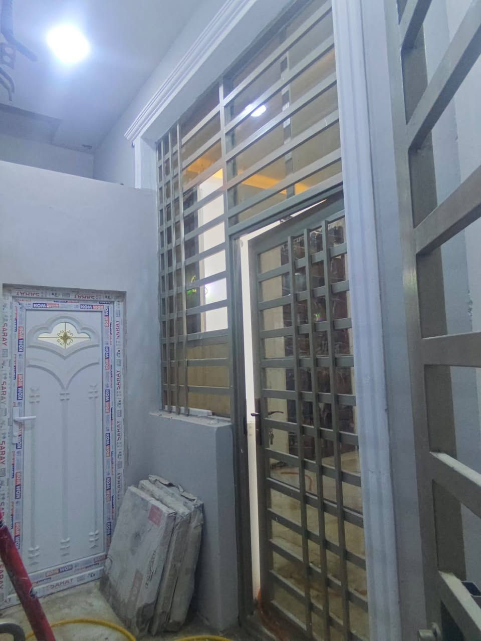 السلام عليكم ، دار ١٠٠ متر طابقين للبيع بناء حديث كونكريت مسلح درجة أولى سنة ٢٠٢٦ يحتوي على غرف نوم عدد ٣ وصالة عدد ٢ وصحيات عدد ٣ ومطبخ وأستقبال خدمات كاملة ماء وكهرباء ومجاري العنوان النجف الأشرف حي ميسان قطاع ٢٢ قريب جداً على شارع الكيات الرئيسي السعر ١٥٥ مليون قابل للتفاوض للأستفسار أكثر الأتصال على الأرقام التالية *********** أو*********** حمزة الجبوري للعقار والمقاولات العامة
