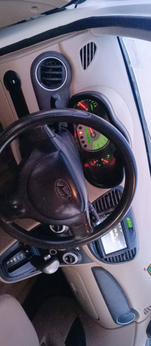 هونداي للبيع موديل 2010 بيه صبغ بل بنيد والجملغ بدون داخل السيارة بسمي السعر 68وبيه مجال ***********
