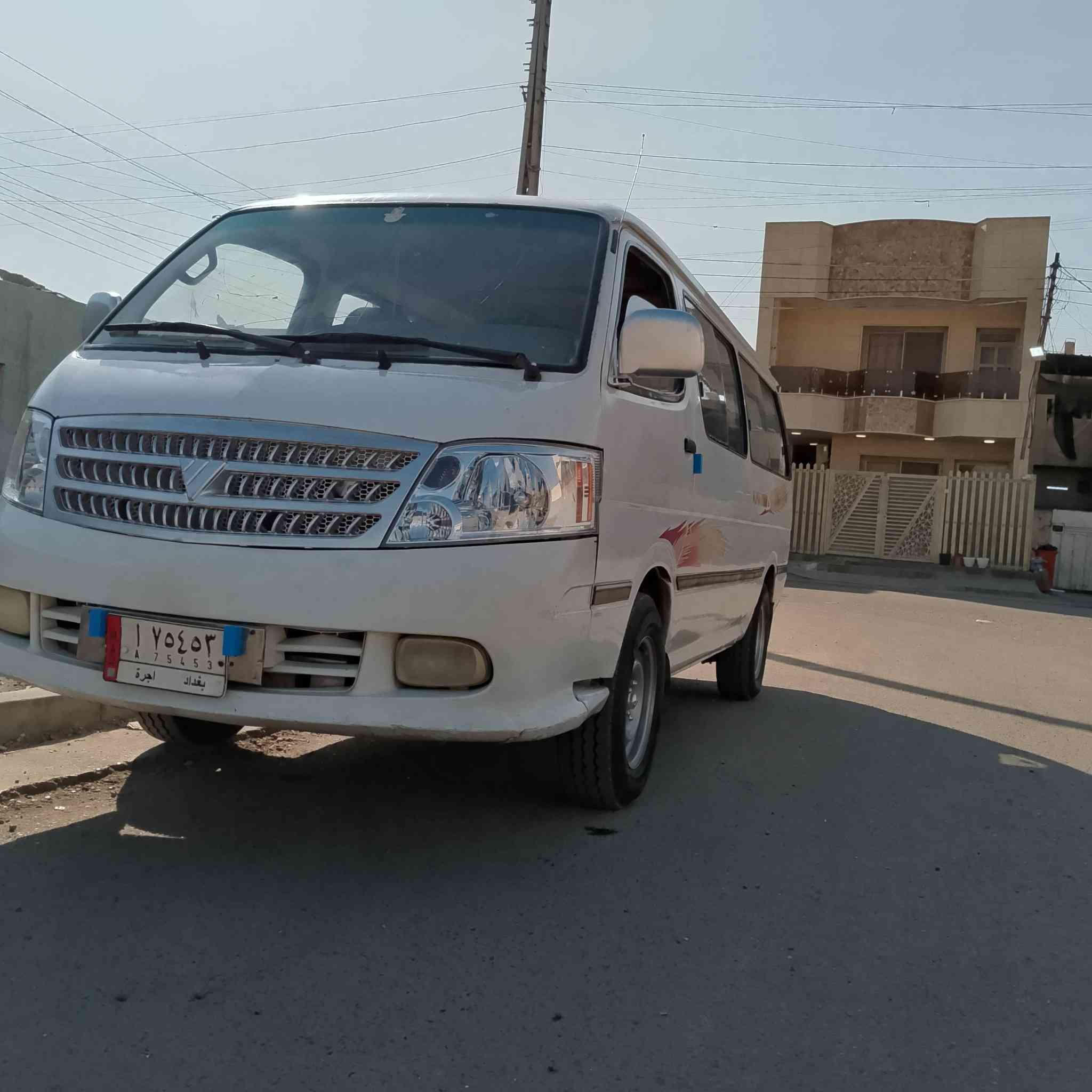 سياره للبيع فتون 2009نضيفه ماتصرف عليهه ربع  دينار  كبل الشارع
***********
