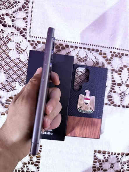 السلام عليكم
كلاكسي s24 الترا لون اسود 
ذاكرة ٢٥٦ نضافة الجهاز الف بالميه اذا بي شخط لو زلغ تأخذه ببلاش شرط الفحص وين متريد 
الجهاز كامل ملحقات شرق اوسط وكاله ويا كفر ولزكة هدية
السعر ٩٠٠ قفل نهايته من الاخير لحد يخابرني يكلي شكد نهايته
مكاني بغداد 
***********
