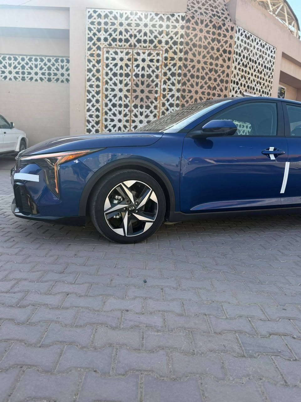 السلام عليكم
كيا K4 2025  رقم اربيل  باسمي  ماشية 18 
 صور تقرير بالمنشور  بدون اي دواخل مكفوله 

المواصفات : 
بصمة  / هندبريك دكمة  / لايت LED  / مكينة 2000 دوش / شاشة كبيرة متصلة ديجتال   / اوتو هولد / LED امامي وخلفي / قيادة ذاتية /  / رادار تعديل مسار / اوتو بريك / مود درايف / تحكم ستيرن / كروس سرعة /مانع انزلاق / بلوتوث / اواكس / USB / 

مكاني بغداد 

السعر 158
للتواصل والاستفسار : ***********

