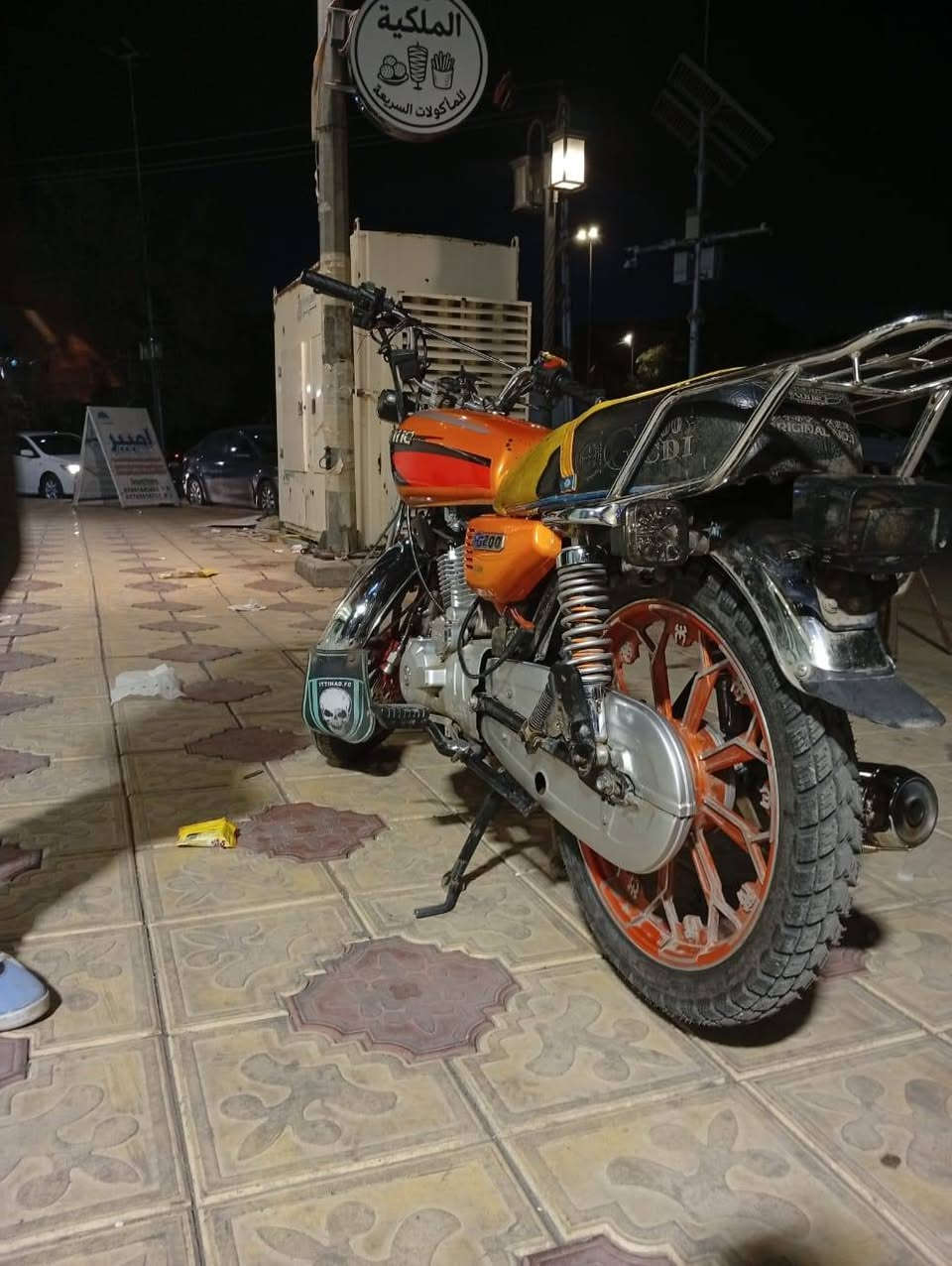 ايراني سونك
محرك 200  سي سي 
تخم تايرات جديده 
بريكات جدد 
نواقصها جدا قليله
لتواصل .. ***********
عنواني بغداد الكريعات
