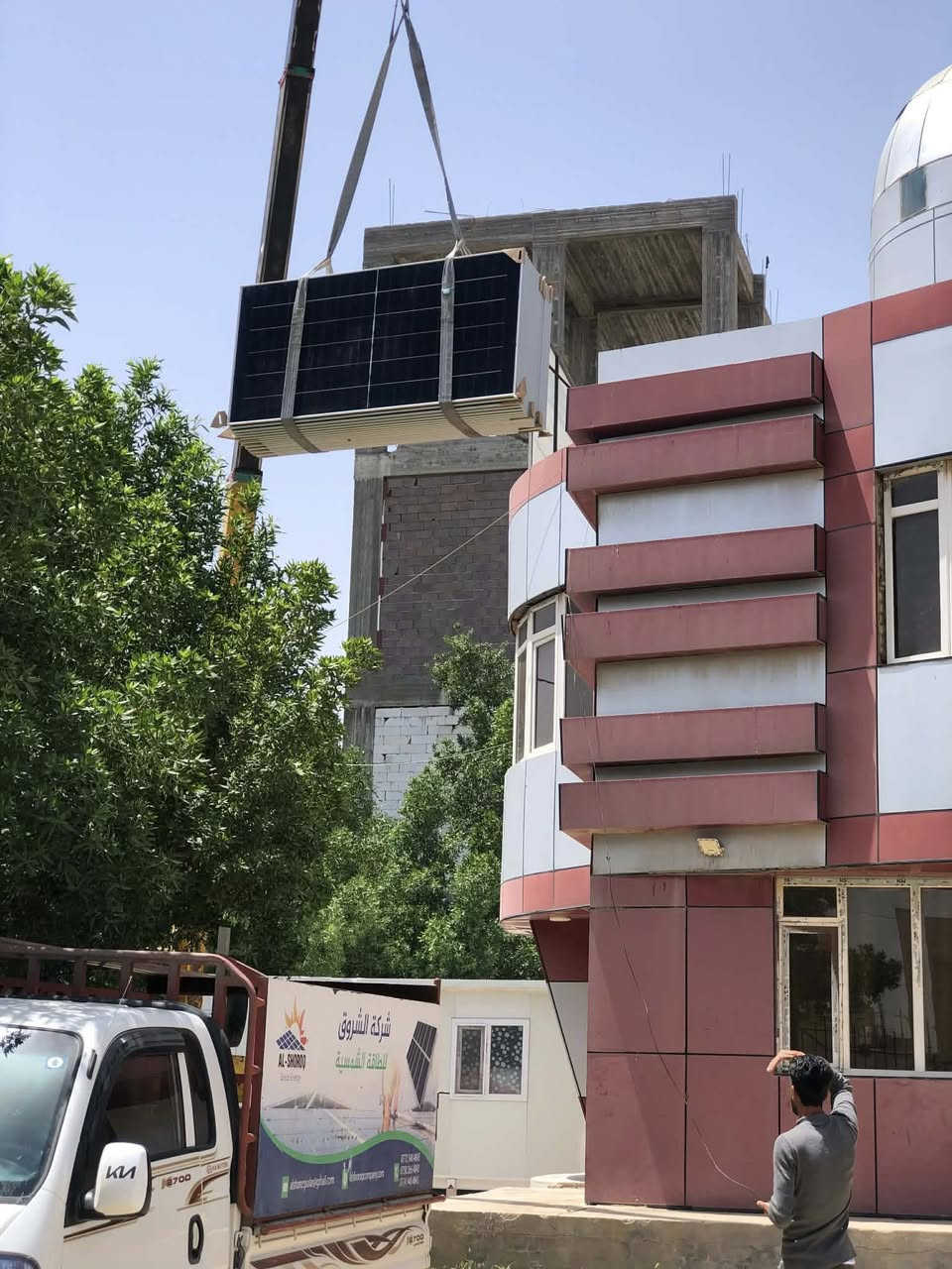 باشرت كوادر شركة الشرو
ق بتنفيذ مشروع منضمة الاغذيه والزراعه للأمم المتحده المنضمه النرويجية 🇳🇴

الي يتكون من 11 منضومه 
9 منضومات زراعيه 
2 منضومه منزليه

⚡ تشغيل نهاري 
🌙 تشغيل ليلي 
🔹 الأجهزة ماركة CROWN
• إنفرتر IP66 مقاوم للماء والحرارة والرطوبة ملائم للاجواء العراقية 
• ضمان الجهاز 10 سنوات

🔹 البطاريات CROWN
• ضمان 7 سنوات

🔹 الألواح الشمسية Longi
• ضمان 15 سنة

☀️ الاختيار الصحيح هو CROWN

🏗️ شركة الشروق للطاقة الشمسية

✔️ تركيب احترافي
✔️ تنفيذ هندسي دقيق
✔️ أداء ثابت واعتمادية طويلة

📞 للحجز والاستفسار:
***********
***********

 شركة الشروق للطاقة الشمسية
#مكتب_الشروق 
#طاقة_شمسية 
#كهرباء
#كروان #ديا #سولس
