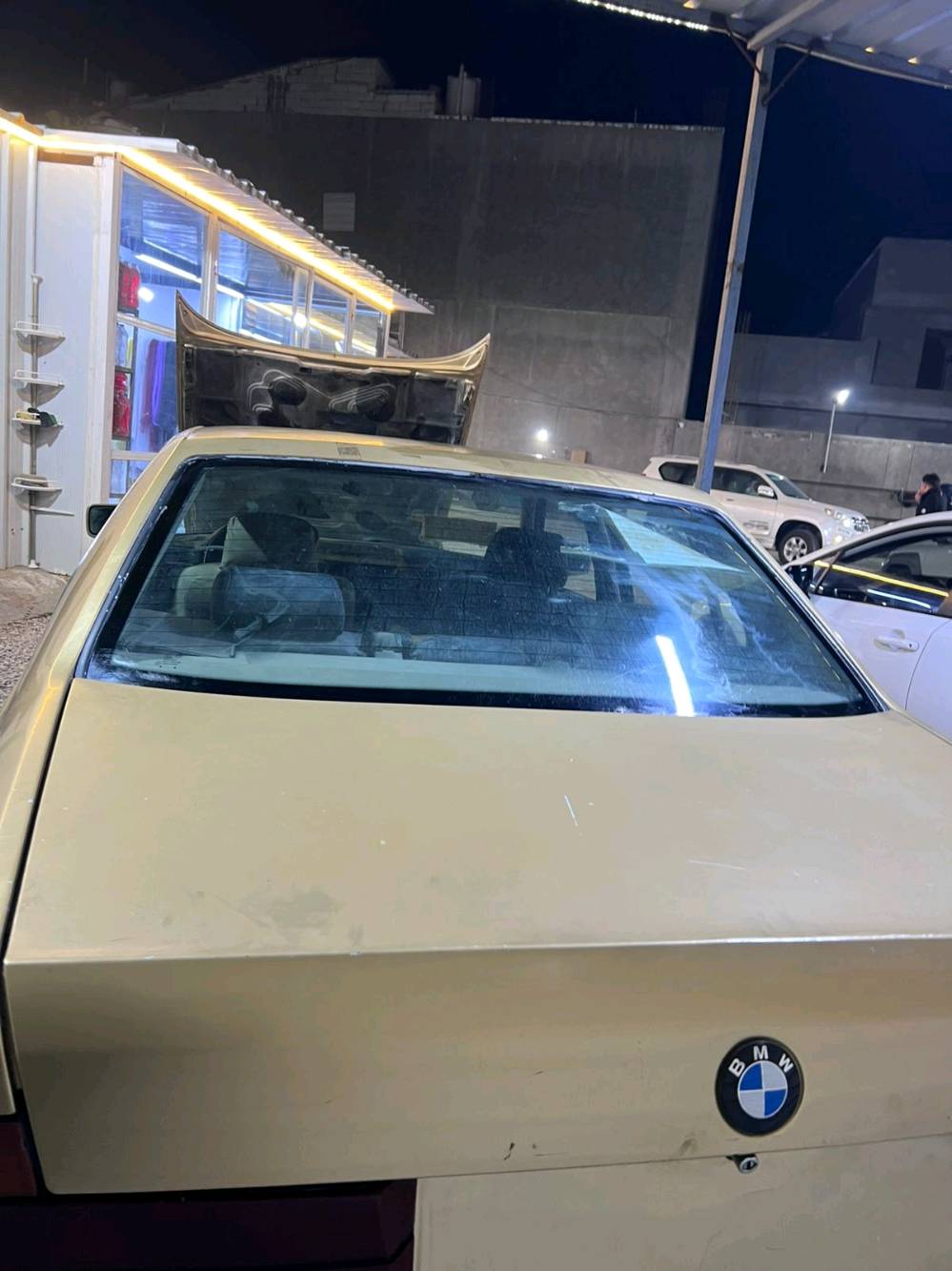للبيع BMW735 موديل 1988 سلندر 6لون مميز رقم مميز موقع الحله خلف محطه غاز الثوره 