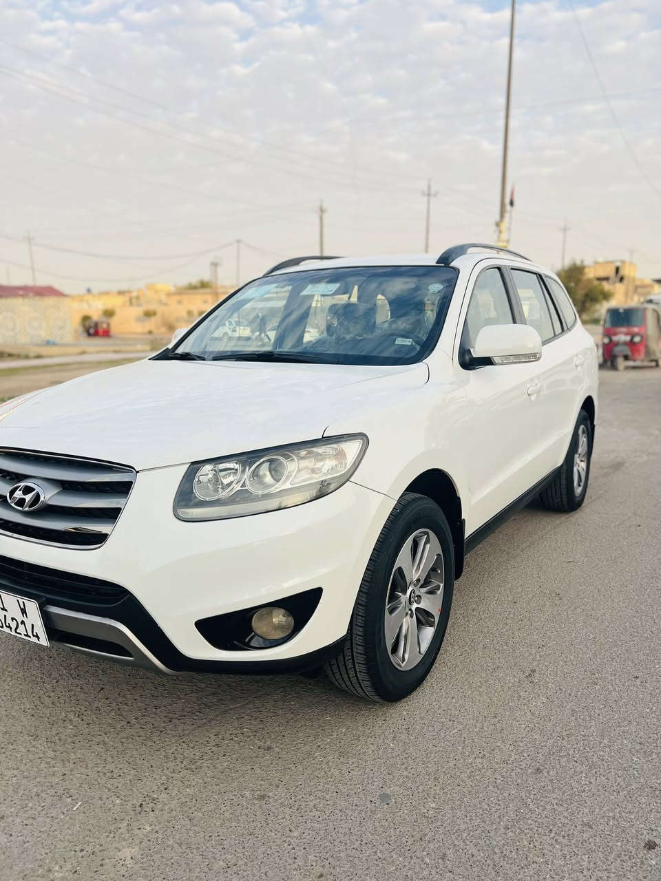 السلام عليكم سنتافيا 2012 خليجي شركه العامه
مكفوله كفاله عامه من الصبغ والضربه وبارد ورصعات 
كفاله عامه مكينه V6 سبعه راكب ثلاث قطع تبريد 
مري شفط اشاير بل مري فور ويل تحكمات ستيرن  
ماشيه 82 حقيقي تخم تاير صدر غراص الشركه كلهن موجودات المسجل والسويج الثاني ولفرشه 
بسمي رقم بغداد انكليزي 
مكاني بغداد 
***********
