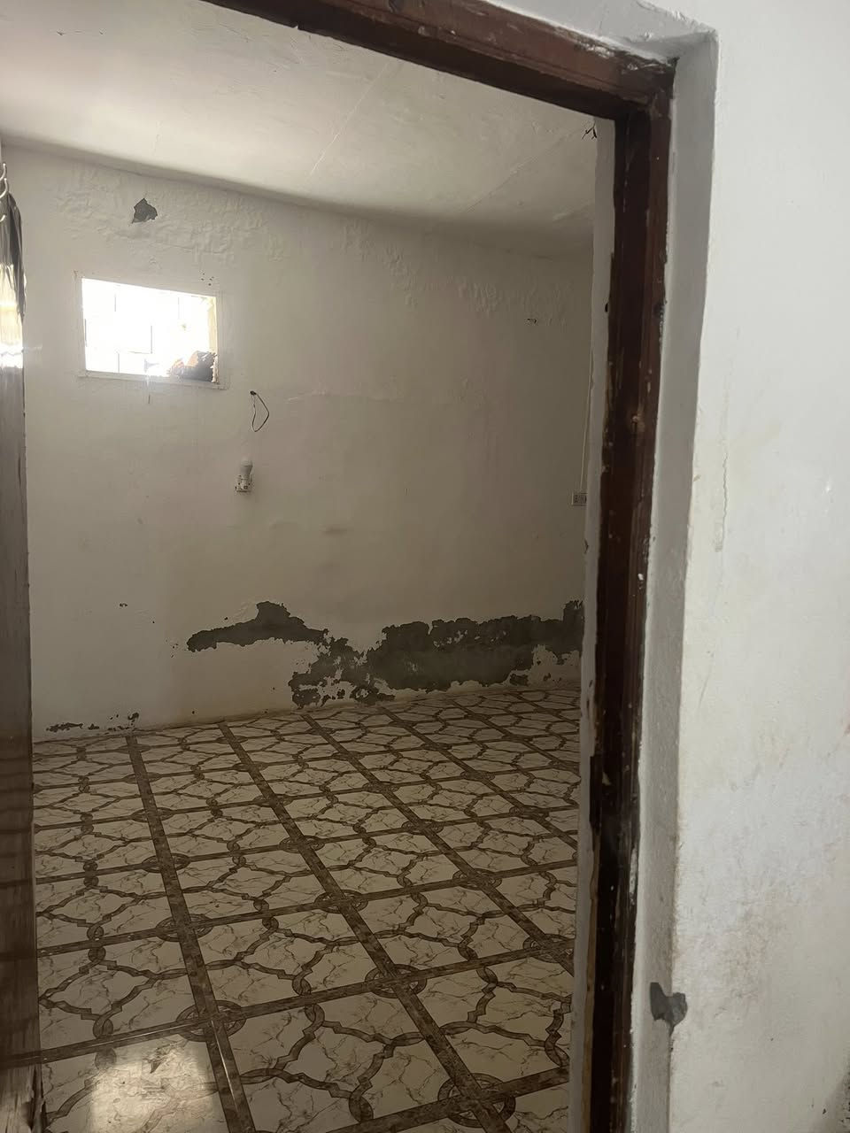 السلام عليكم ،،
🏠 دار سكن زراعي حواس للبيع ،،

📐 المساحة / ١٥٠ متر  طابقين ٤غرف نوم (ركن)

#الدار ركن على شارع ١٥ متر تجاري يربط بين حي 

العباس ع وحسينية حواس قريب من الشارع العام 

📍الموقع / حواس  # موقع مميز جدا ويصلح تجاري وسكني على شارعين  ،،

السعر /  ٥٠ مليون وبي مجال ،،

للاستفسار اكثر الاتصال على الارقام التالية 

***********   /  ***********
